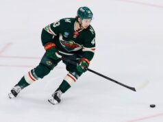 ‘Ele vai 110 por cento’: Hughes de Wild leva o jogo a outro nível nos playoffs