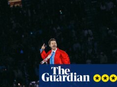 Crítica de Harry Types – um artista genuinamente carismático que realizou um dos truques mais difíceis do pop