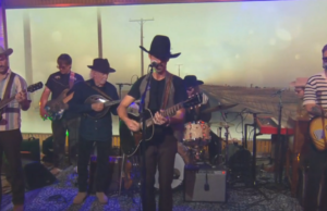 Sessões de sábado: Ryan Bingham e The Texas Gents se apresentam "Relevância"