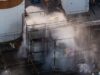 Autoridades da Califórnia dizem que uma possível rachadura em um tanque químico superaquecido pode reduzir o risco