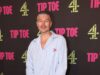Estrelas de Coronation Road e Tip Toe deslumbram a estreia do thriller do Channel 4 no tapete vermelho de Manchester