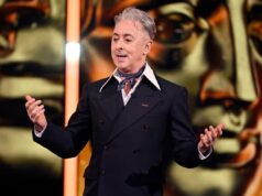 Alan Cumming promete nunca mais sediar os Baftas por causa de ‘escândalo internacional’