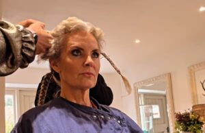 Tracy Shaw, da Coronation Avenue, diz ‘adeus aos cabelos malucos’ em atualização sobre o tratamento do câncer