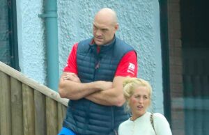 Tyson Fury e Paris emergem após a reunião de casamento de três horas da filha