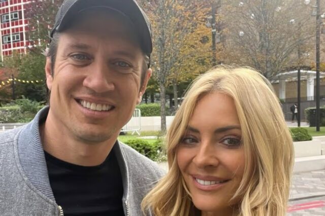 1_Tess-Daly-says-back-where-it-all-began-with-Vernon-Kay.jpg