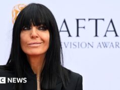 Estrelas caminham no tapete vermelho do Bafta TV Awards – em fotos