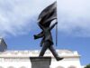 Como Banksy ergueu uma estátua no centro de Londres?