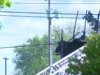 Pequeno avião cai em casa em Ohio matando 2 pessoas a bordo, provocando incêndio em área residencial