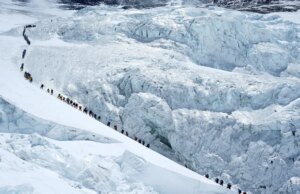 Alpinista americano quebra recorde de velocidade do Everest, diz sua equipe