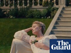 O diretor de Wuthering Heights lamenta não ter mostrado as ‘axilas extremamente peludas’ de Margot Robbie
