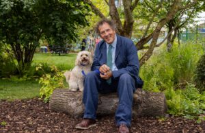 Monty Don ‘lembrado’ das diretrizes da BBC após escolha de moda