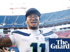 O recebedor dos Seahawks, Smith-Njigba, ficou irritado ao receber o troféu de jogador defensivo do ano da NFL: ‘Basta mantê-lo’