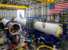 Blue Origin prepara novo foguete Glenn para lançar 48 satélites Amazon Leo após autorização da FAA