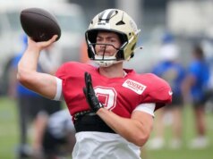 Chiefs dispensam o QB Jake Haener em uma série de mudanças no elenco