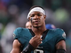 Polícia: Eagles LB Nolan Smith cronometrado dirigindo a 135 mph