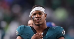 Polícia: Eagles LB Nolan Smith cronometrado dirigindo a 135 mph