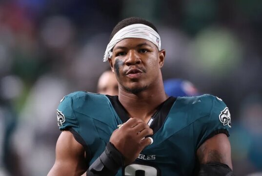 Polícia: Eagles LB Nolan Smith cronometrado dirigindo a 135 mph