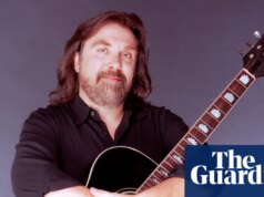 O co-vocalista do Dr Hook, Dennis Locorriere, morre aos 76 anos