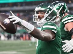 Packers contratam Tyrod Taylor como QB reserva e liberam Desmond Ridder