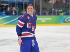 Frost F Britta Curl-Salemme recebe multa e suspensão de 1 jogo