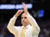 Relatórios: Iowa finaliza contrato de 6 anos com o técnico Ben McCollum