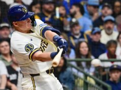 Andrew Vaughn, dos Brewers, deve retornar para a estreia contra os Cardinals