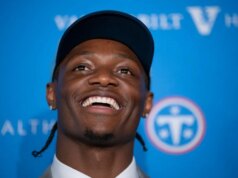 WR Carnell Tate da primeira rodada dos Titãs assina contrato