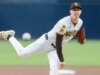 Walker Buehler, do Padres, busca melhores resultados contra Giants