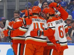 Geese conquistam a primeira vitória na série de playoffs desde 2017 e derrotam Oilers