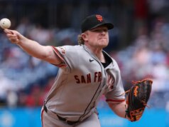Estrela dos Giants, RHP Logan Webb (joelho), fazendo rara aparição no IL