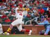 A dobradinha de limpeza de bases de Ivan Herrera leva os Cardinals à vitória sobre os Brewers