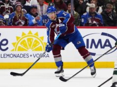 Nathan MacKinnon estrela enquanto Avs conquista vantagem de 2 a 0 sobre Wild