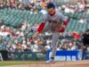 Saudável Sonny Grey lança Purple Sox para varrer os Tigers
