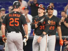 Pete Alonso ajuda Orioles a vencer Marlins