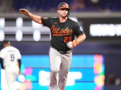 Atrás de Pete Alonso, Orioles busca uma varredura na série contra Marlins