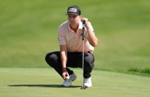 Matt McCarty na frente enquanto o tempo interrompe o Truist Championship