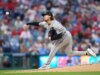 Rockies perdem vantagem de 6 corridas antes de derrotar Phillies em 11