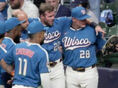 Brewers LF Brandon Lockridge sai com corte profundo no joelho