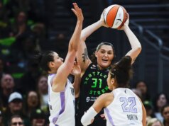 Janelle Salaun impulsiona Valquírias à vitória inicial sobre Storm