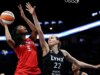 Angel Reese faz uma jogada basic na vitória na estreia do Dream contra o Lynx