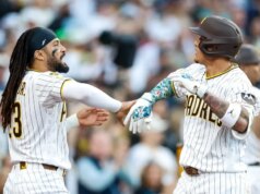 Padres encerra longa seca ofensiva e derruba cartas