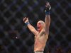 Sean Strickland dá a primeira derrota a Khamzat Chimaev e recupera o cinturão
