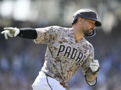 Nick Castellanos residence run em 9º, Padres venceu Playing cards em 10º