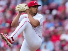 Clube escaldante enfrenta arremessador quente enquanto Phillies se opõe a Chase Burns dos Reds