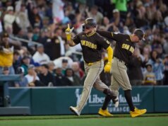 Padres sobem cedo e melhoram para 5 a 0 nesta temporada contra os Mariners