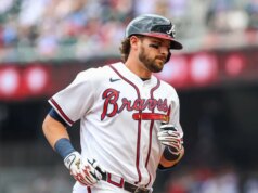 Braves transformam início rápido em vitória por 8-1 sobre Purple Sox