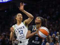 Sky F Rickea Jackson (ACL rompido) fora da temporada