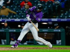 Rockies aguentam vencer Rangers
