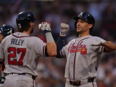 Os tacos do Braves são eliminados na vitória de abertura da série sobre o Purple Sox