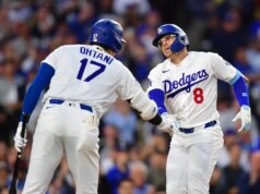 Enrique Hernandez, dos Dodgers, deixa o jogo com lesão oblíqua